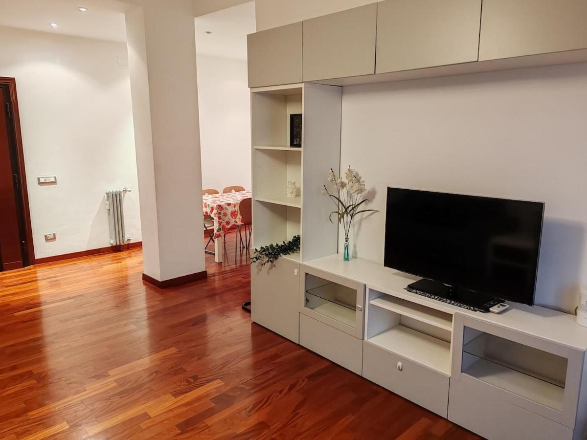 For 8 People Near Metro Train Bus Station Tiburtina Apartamento