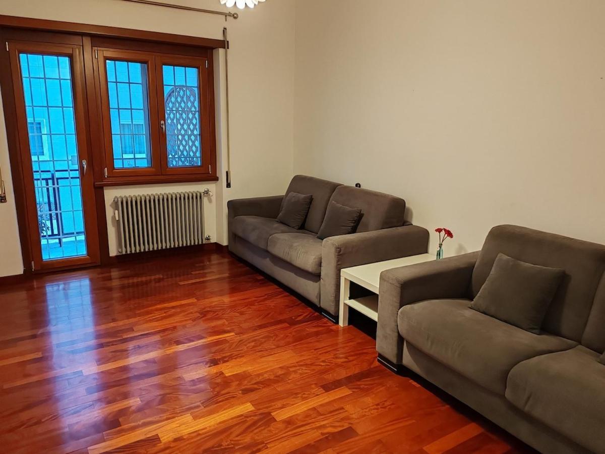 For 8 People Near Metro Train Bus Station Tiburtina * Roma