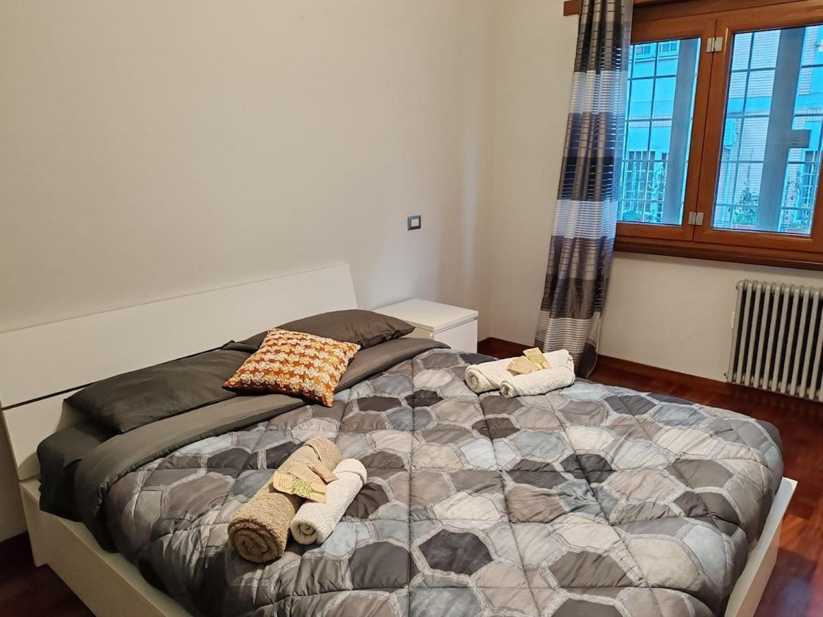 For 8 People Near Metro Train Bus Station Tiburtina Roma