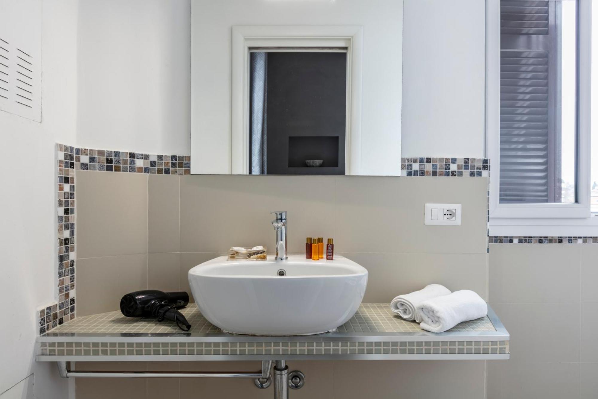 Apartment Deza Cozy Place Manzoni Rome