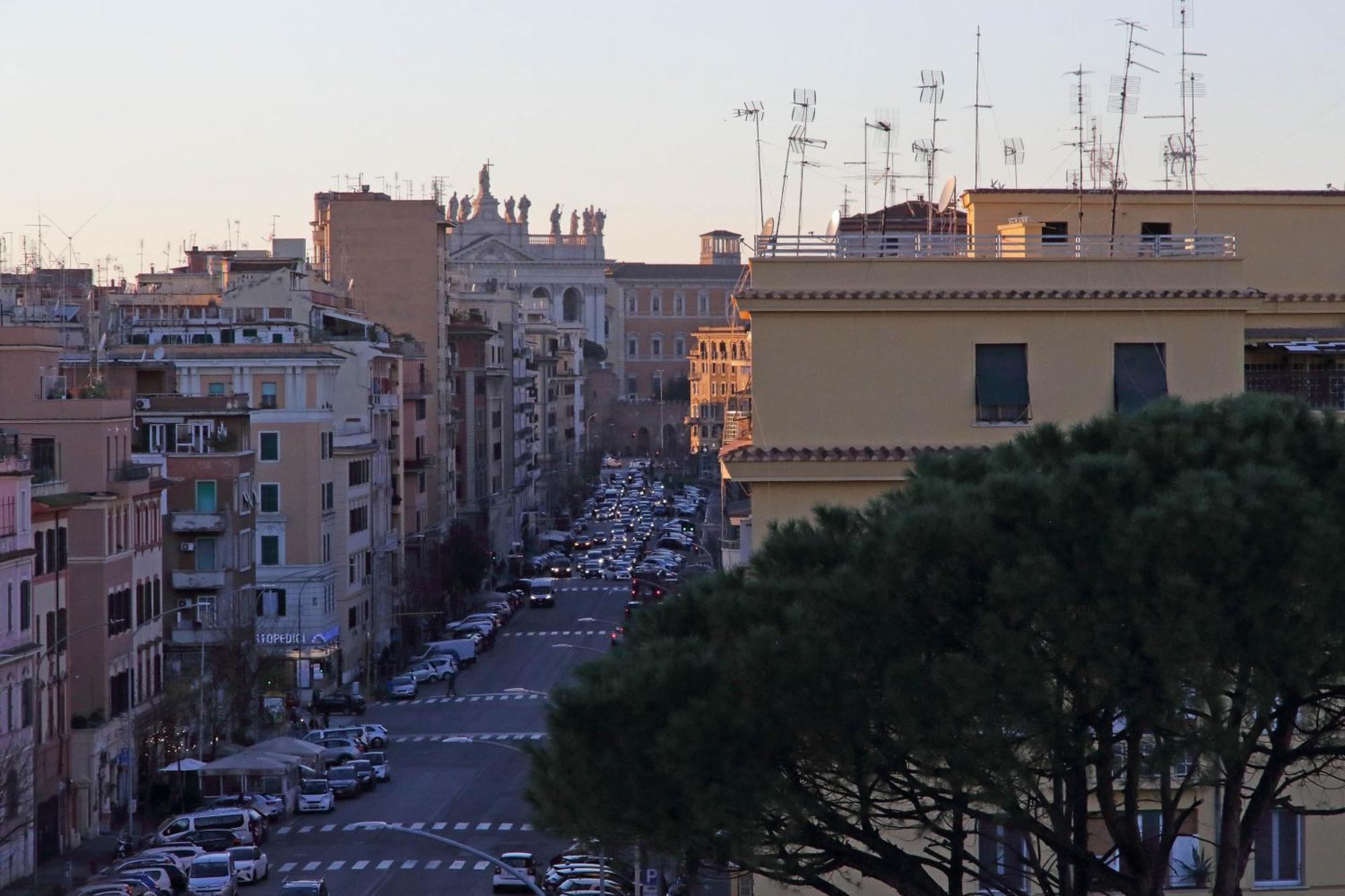Domus Augustea - San Giovanni Sunset Affittacamere Roma