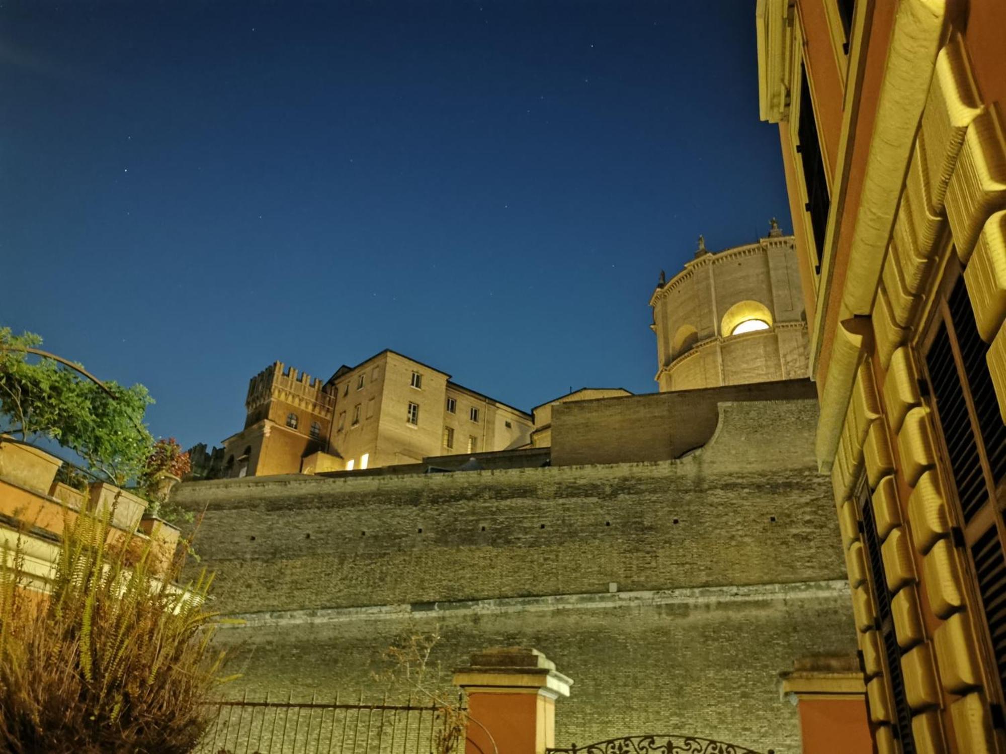 Il Portone Del Vaticano Rom