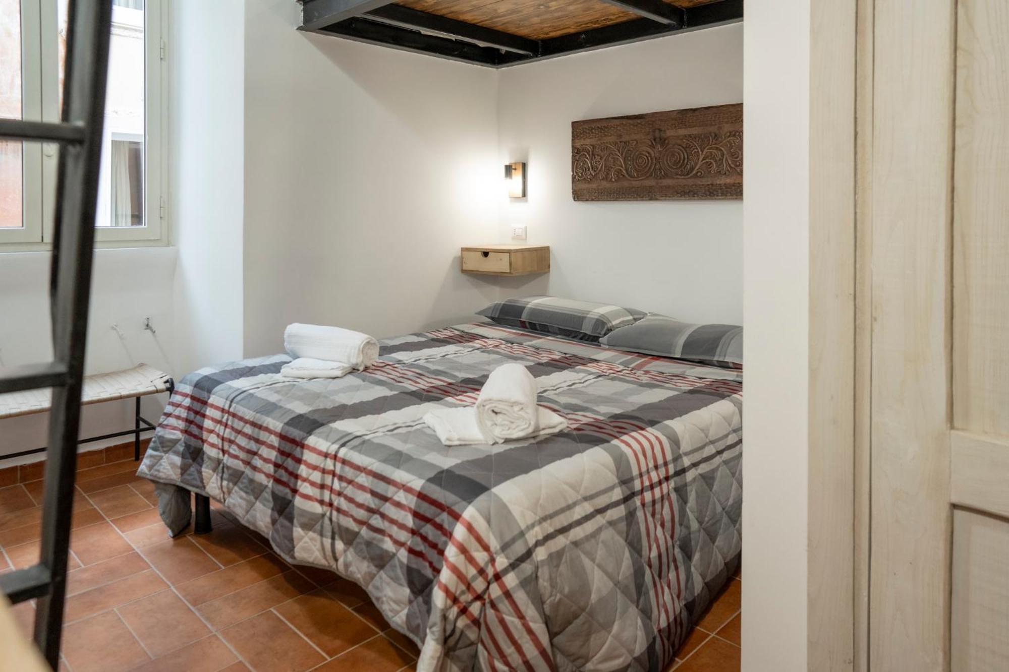 Domus Capocci - Rione Monti * Rome