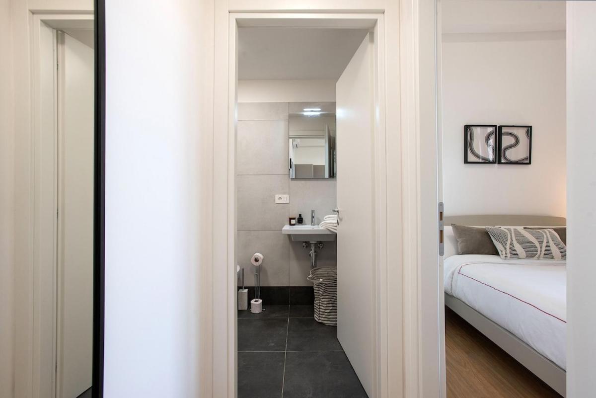 Urban Oasis With Balcony And Free Private Parking Appartamento