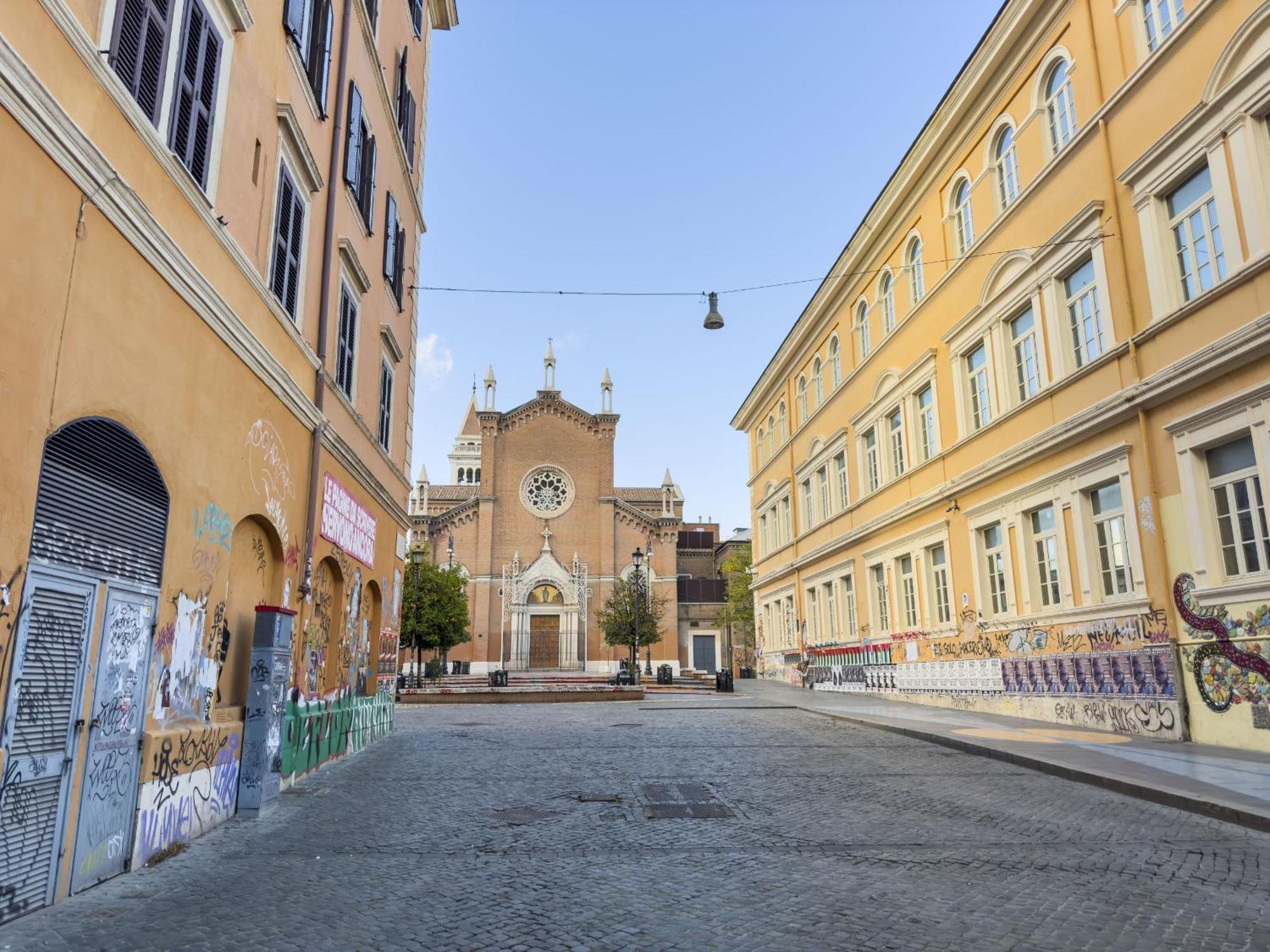 Eclectic In Trendy San Lorenzo Roma