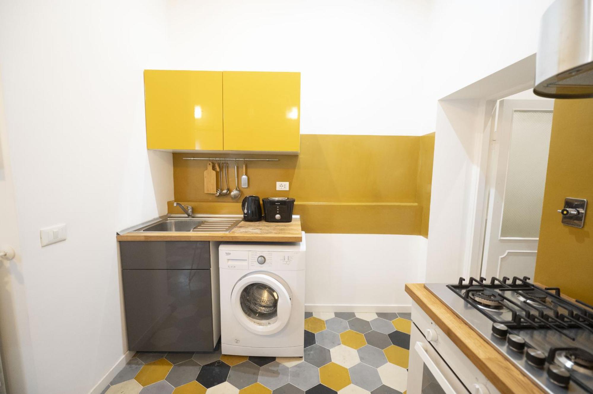 Eclectic In Trendy San Lorenzo Appartamento
