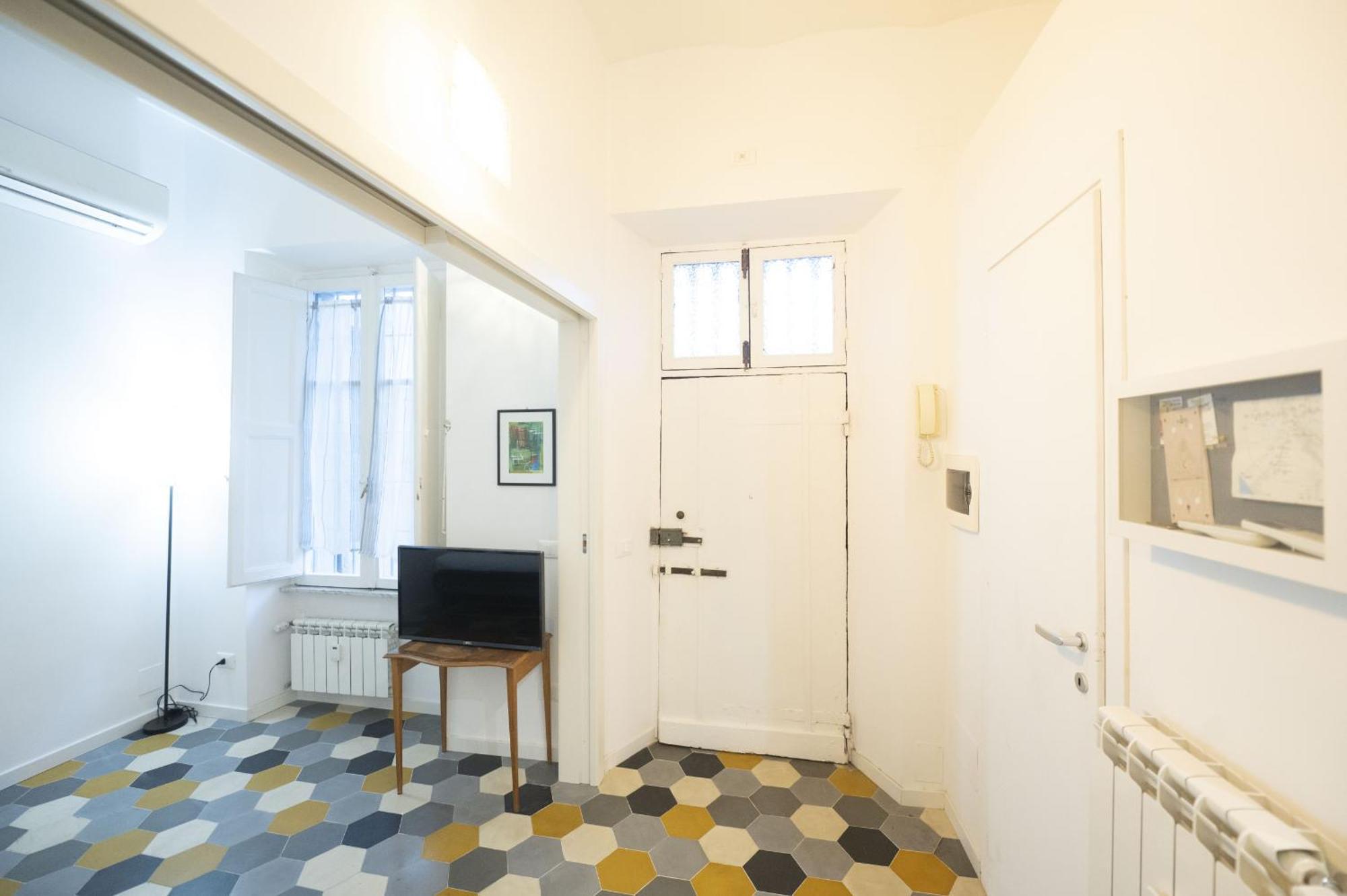 Eclectic In Trendy San Lorenzo Roma