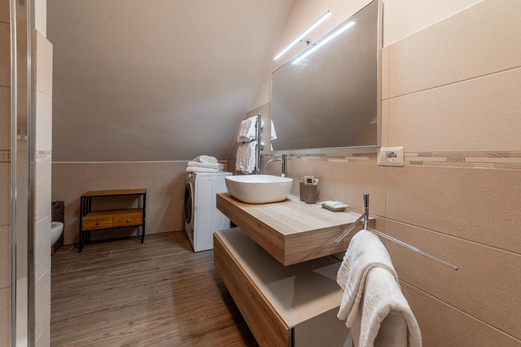 Elegant Penthouse - Metro Conca D'oro & Terrace * Roma