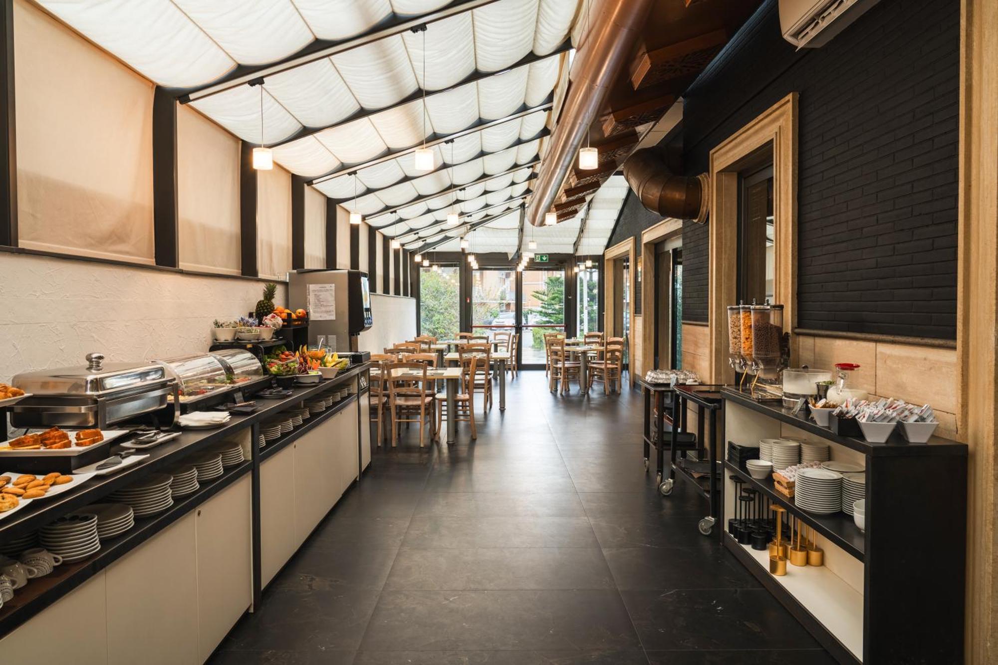 Hotel Smooth West 4*