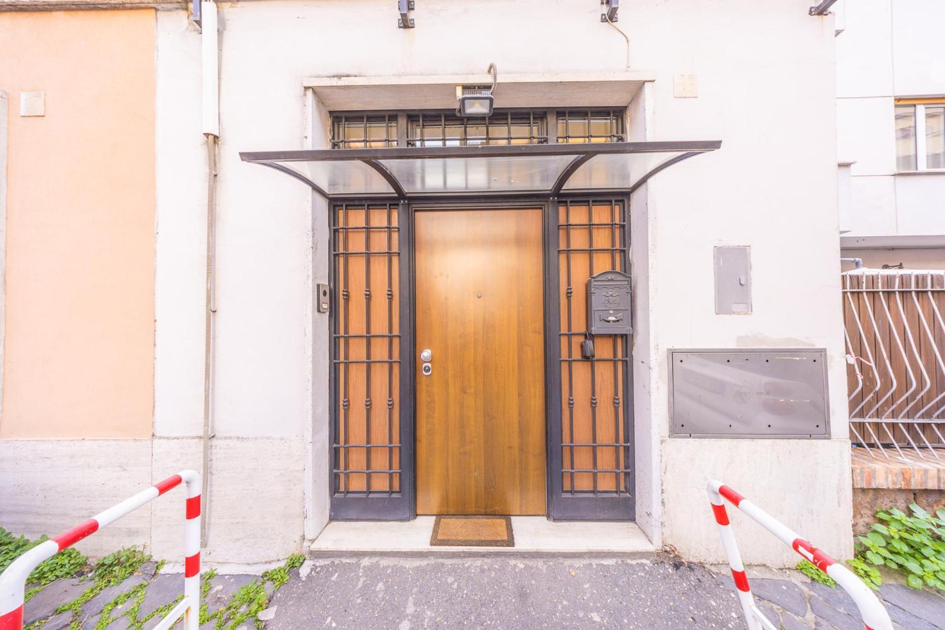 Bilocale Indipendente Con Terrazzo Esclusivo A Due Passi Dalla Metro Di Roma Apartamento