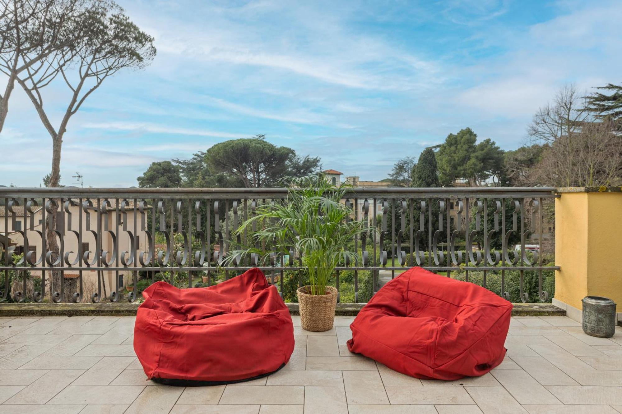 The Poolside House - New 2 Bedroom With Terrace Appartamento