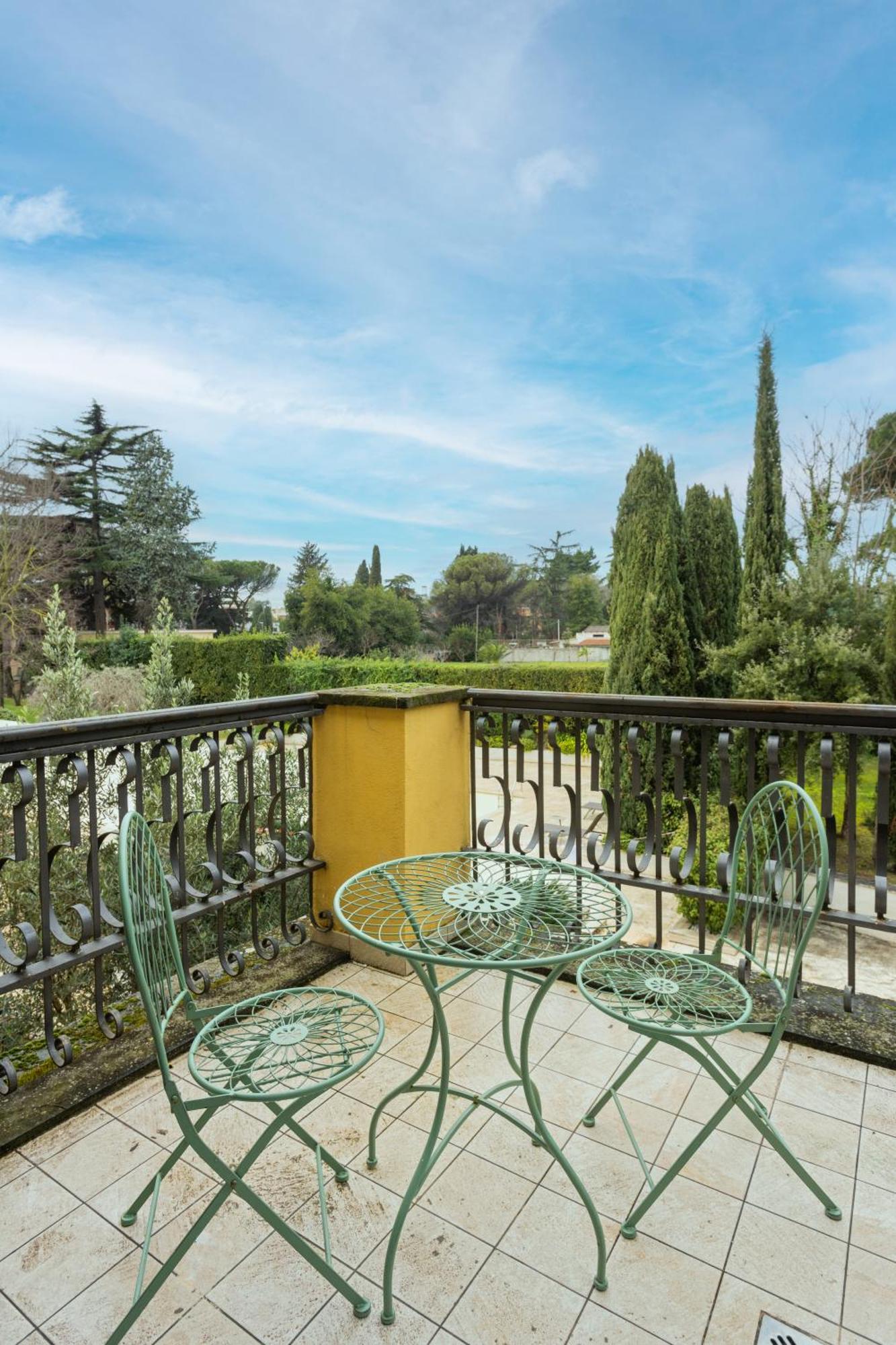 The Poolside House - New 2 Bedroom With Terrace Roma