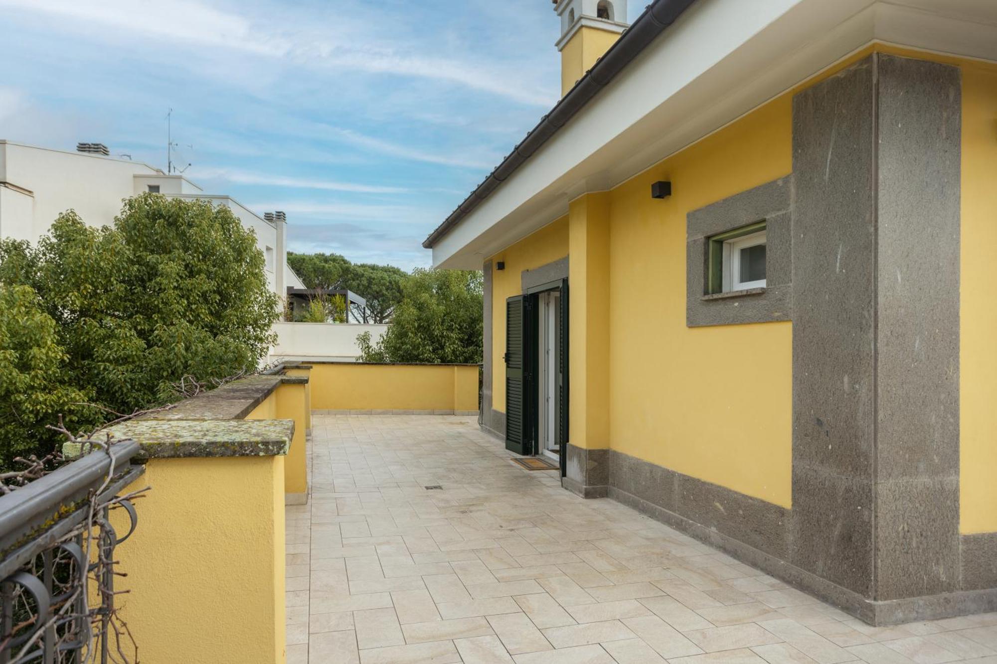 The Poolside House - New 2 Bedroom With Terrace Appartamento Roma