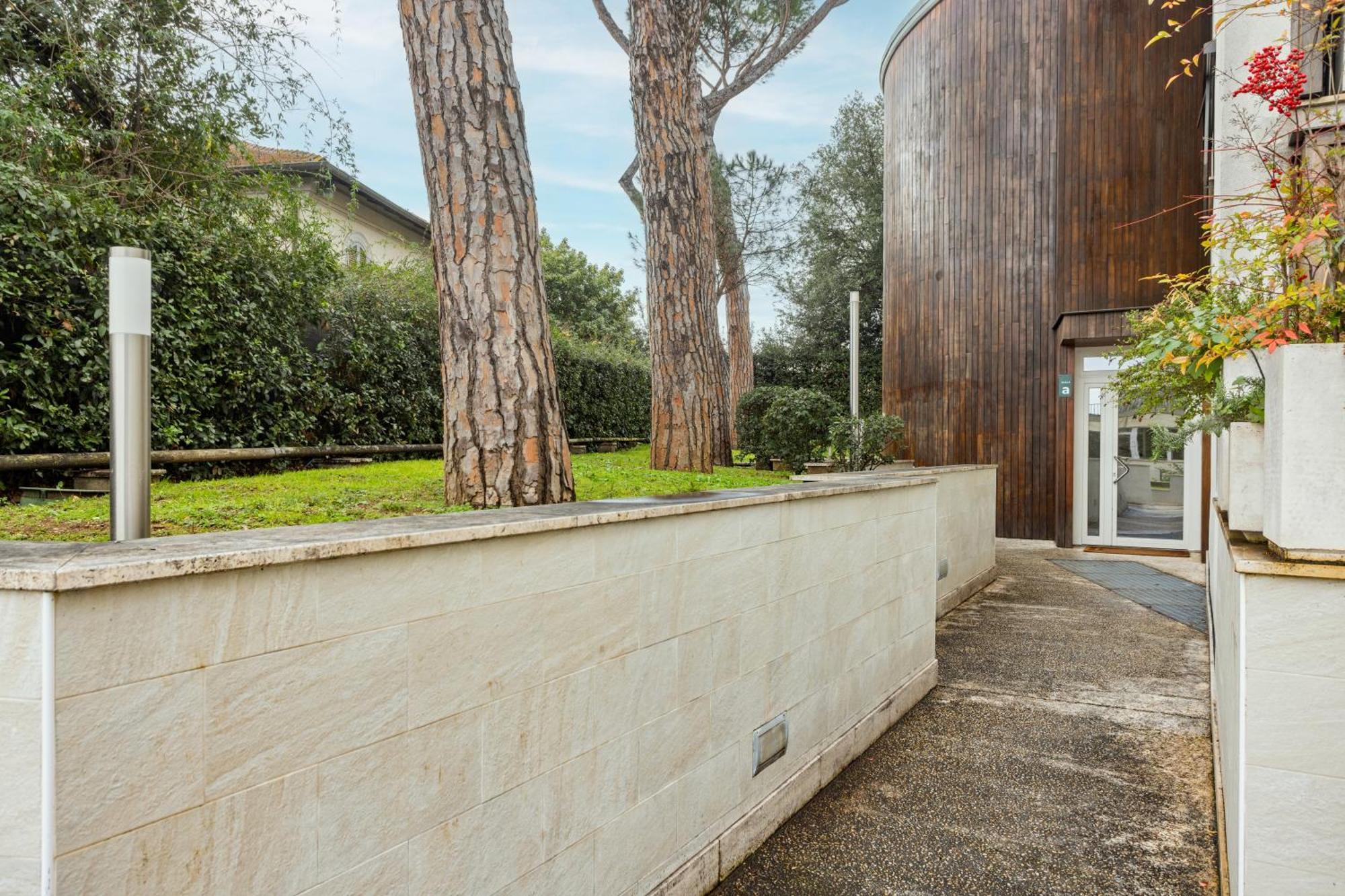 The Poolside House - New 2 Bedroom With Terrace Appartamento Roma