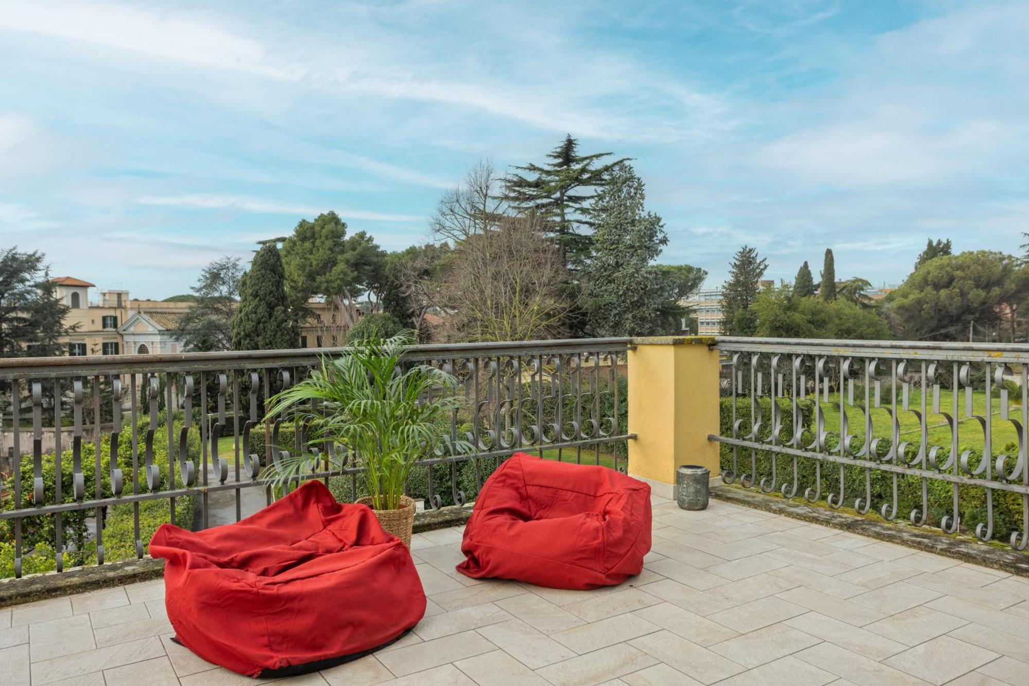 The Poolside House - New 2 Bedroom With Terrace Appartamento *