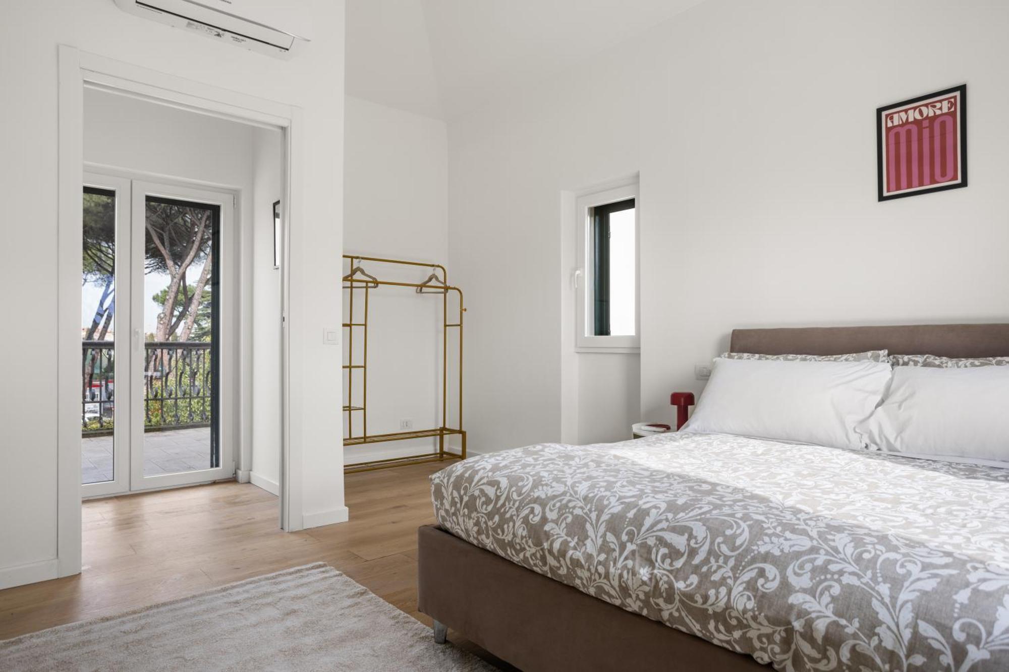 The Poolside House - New 2 Bedroom With Terrace Appartamento Roma