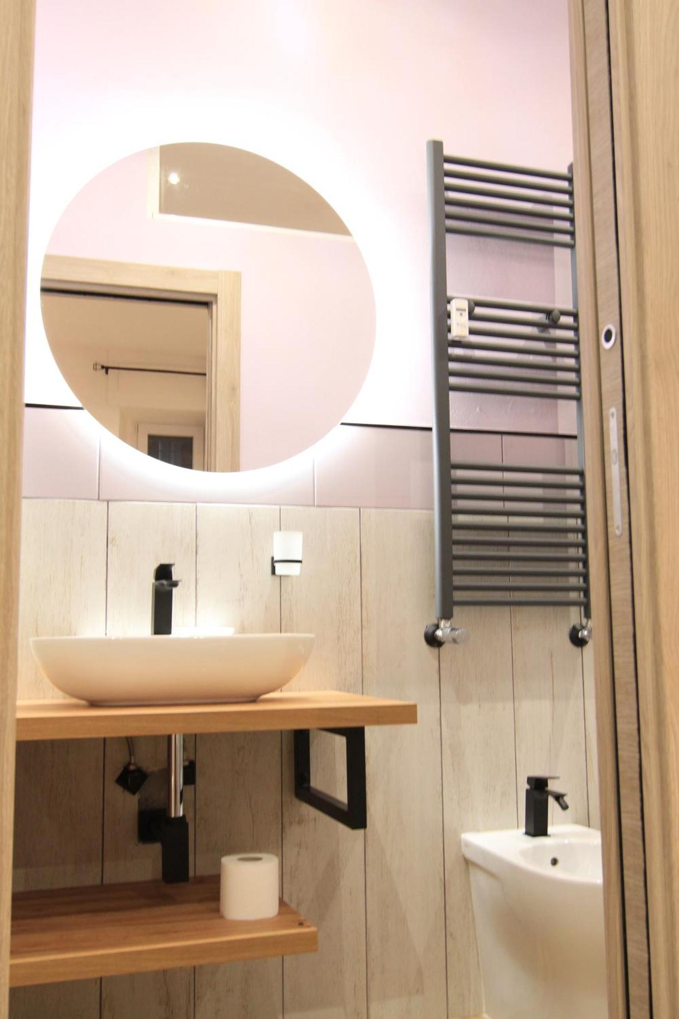 Helle Hus - 200m From Piazza Bologna Metro And 10 Minutes From The Colosseum * Roma