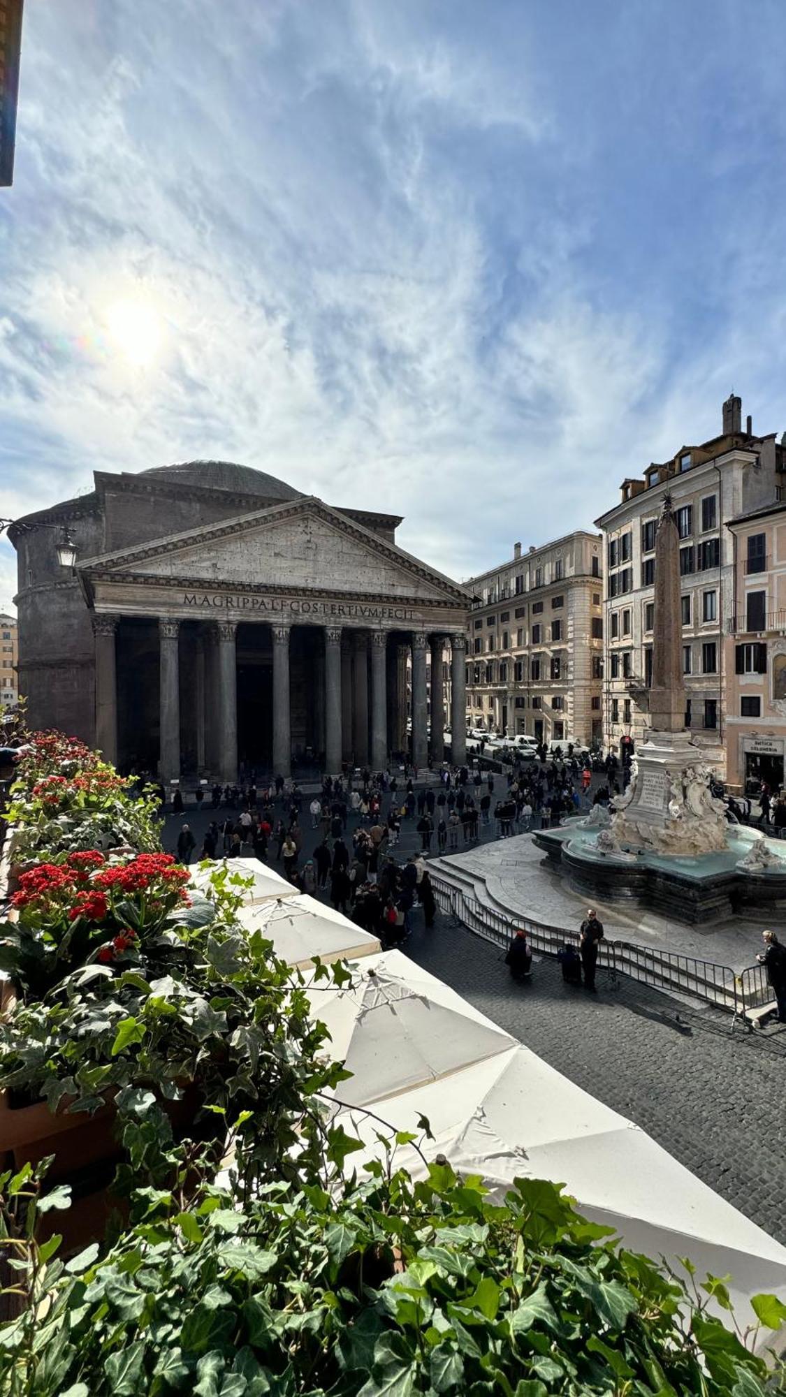 Pantheon Balcony Morgana Apart-hotel