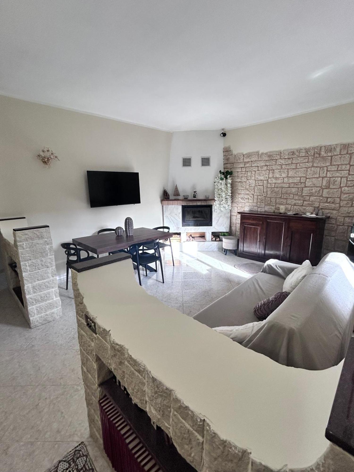 Realty Company Arenula *