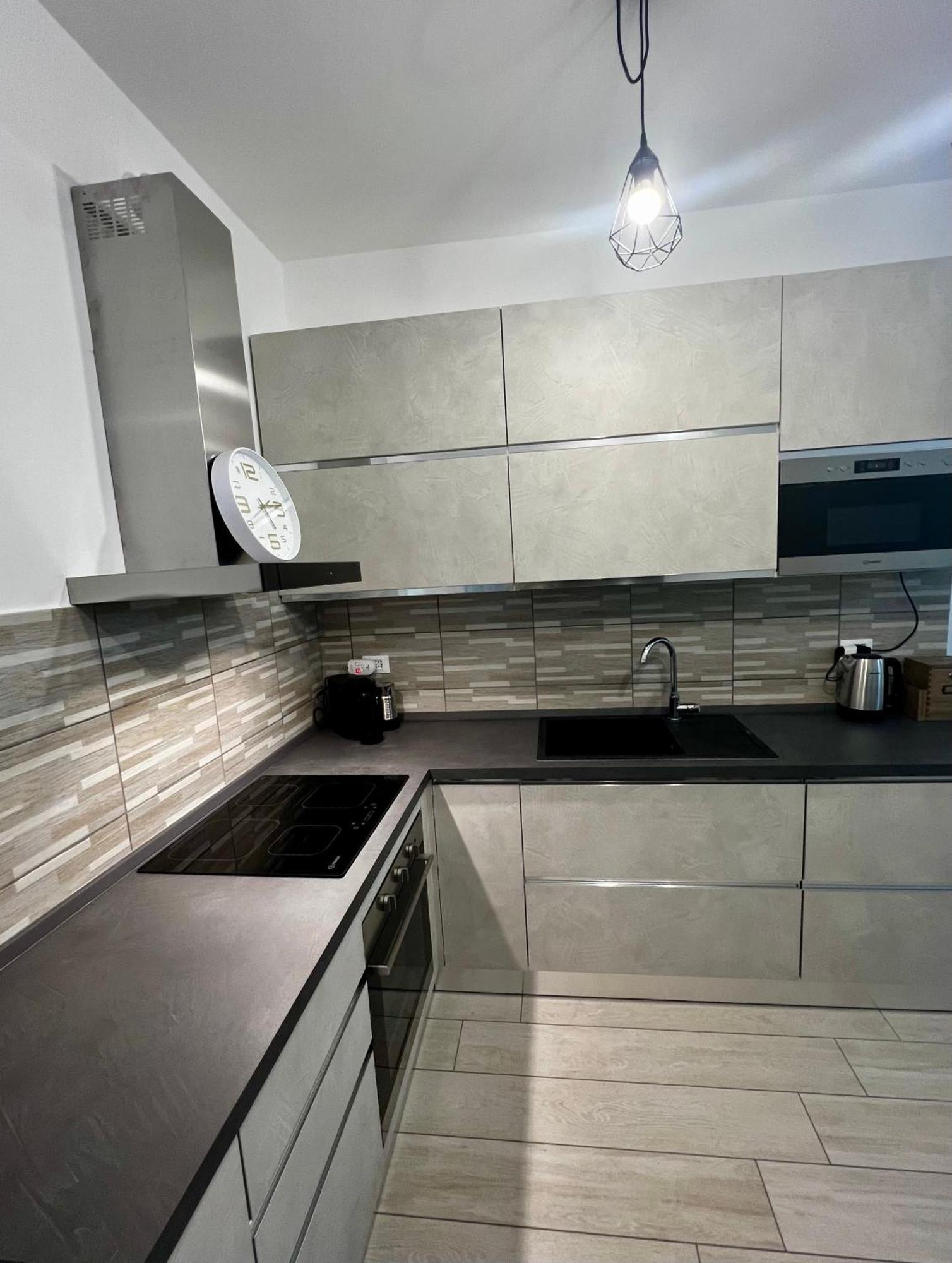 Elegant & Spacious 2br 2ba Unit With Private Patio Apartamento