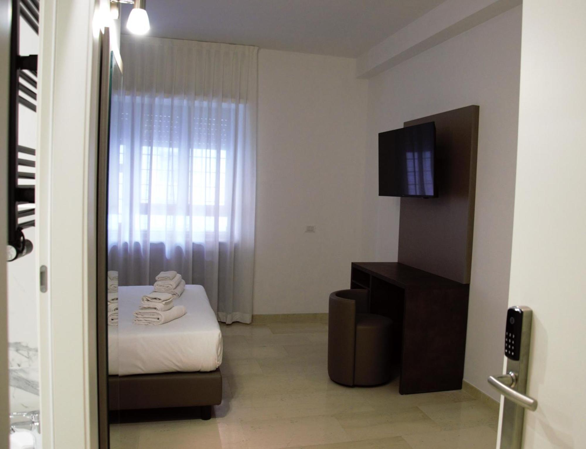Domus Dea By Trinita Rome