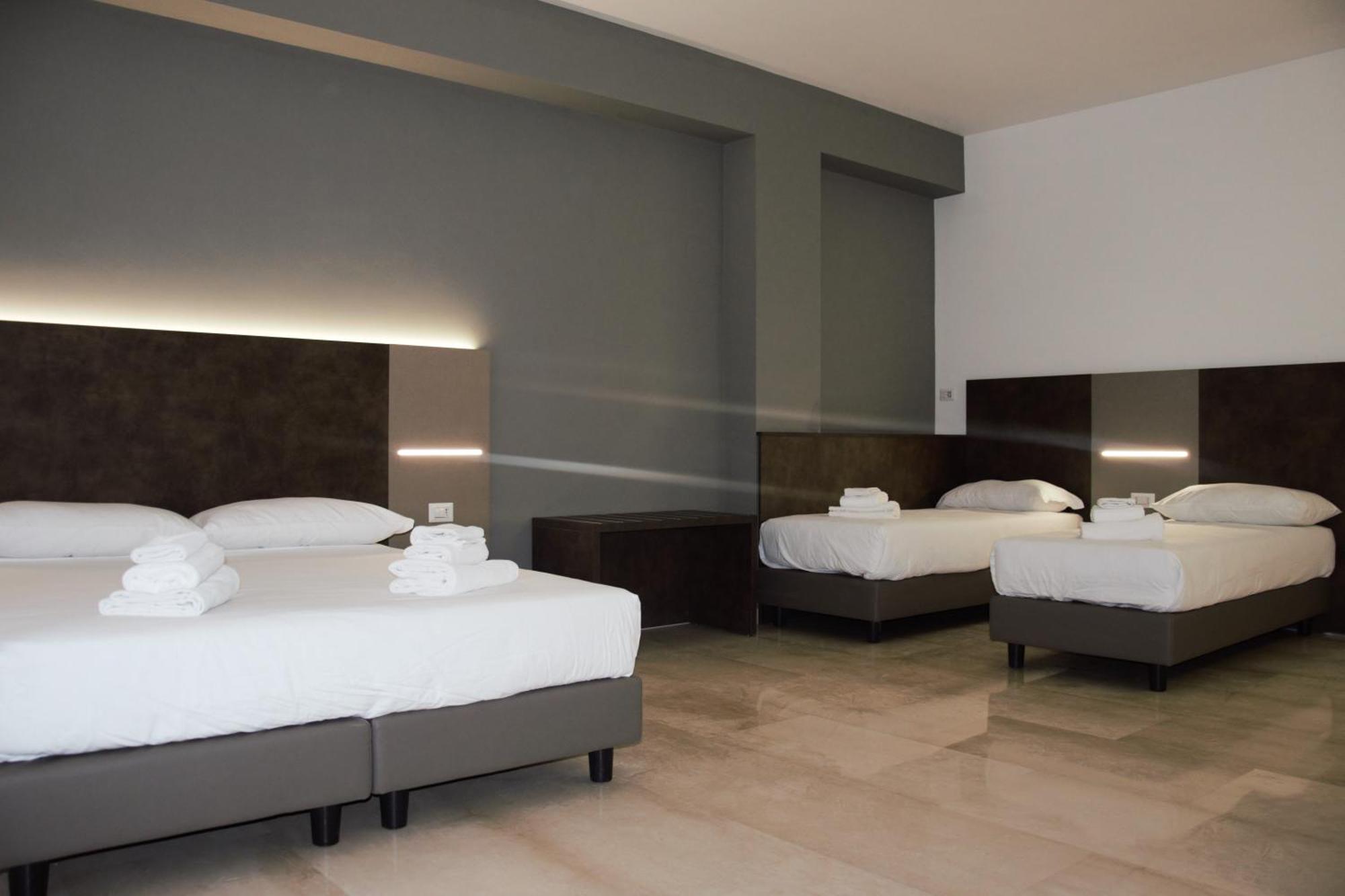 Domus Dea By Trinita * Roma