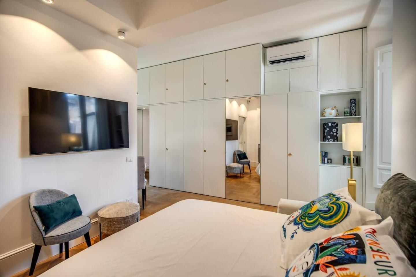 Luxury By Spanish Square Leilighet