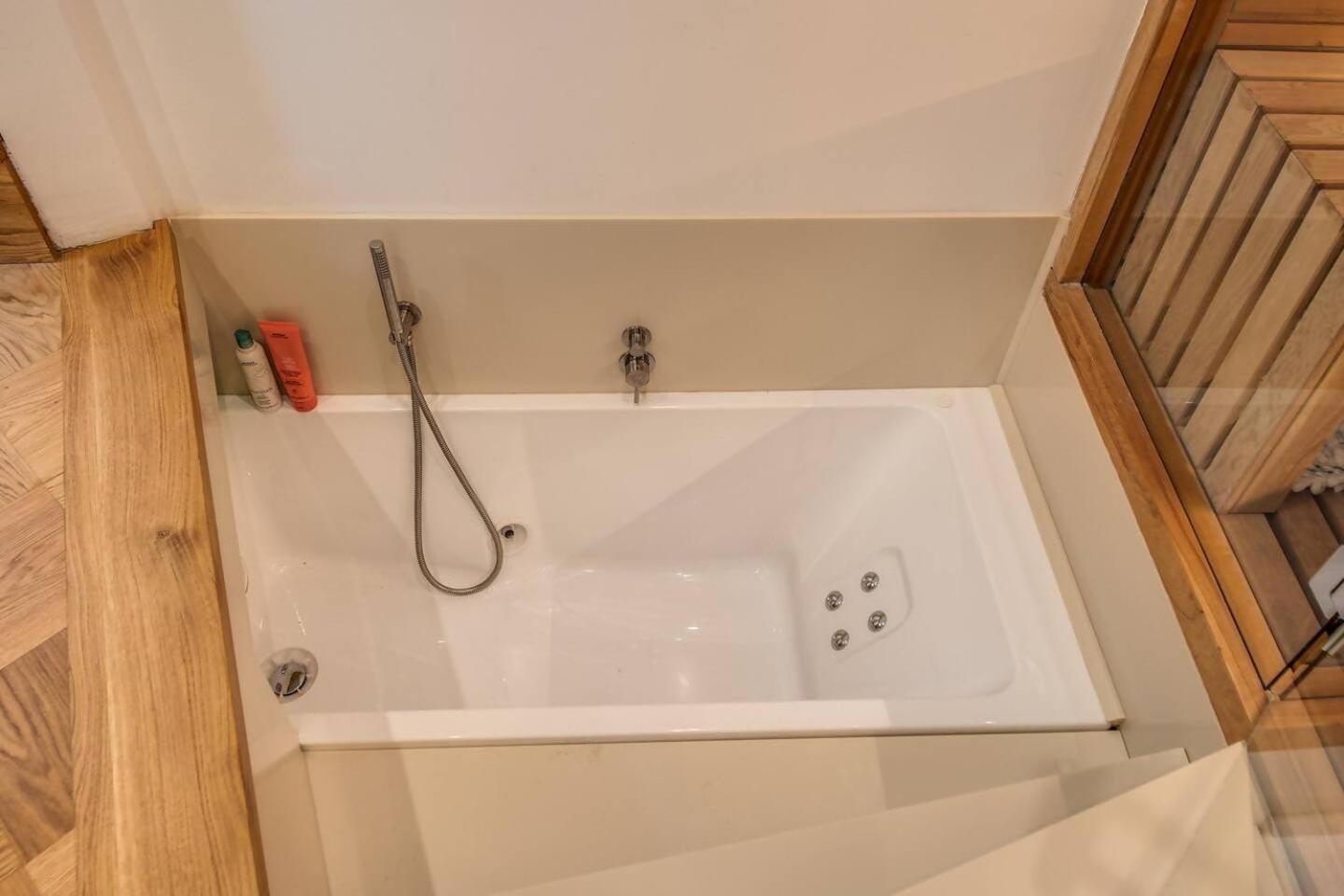 Luxury By Spanish Square Leilighet *