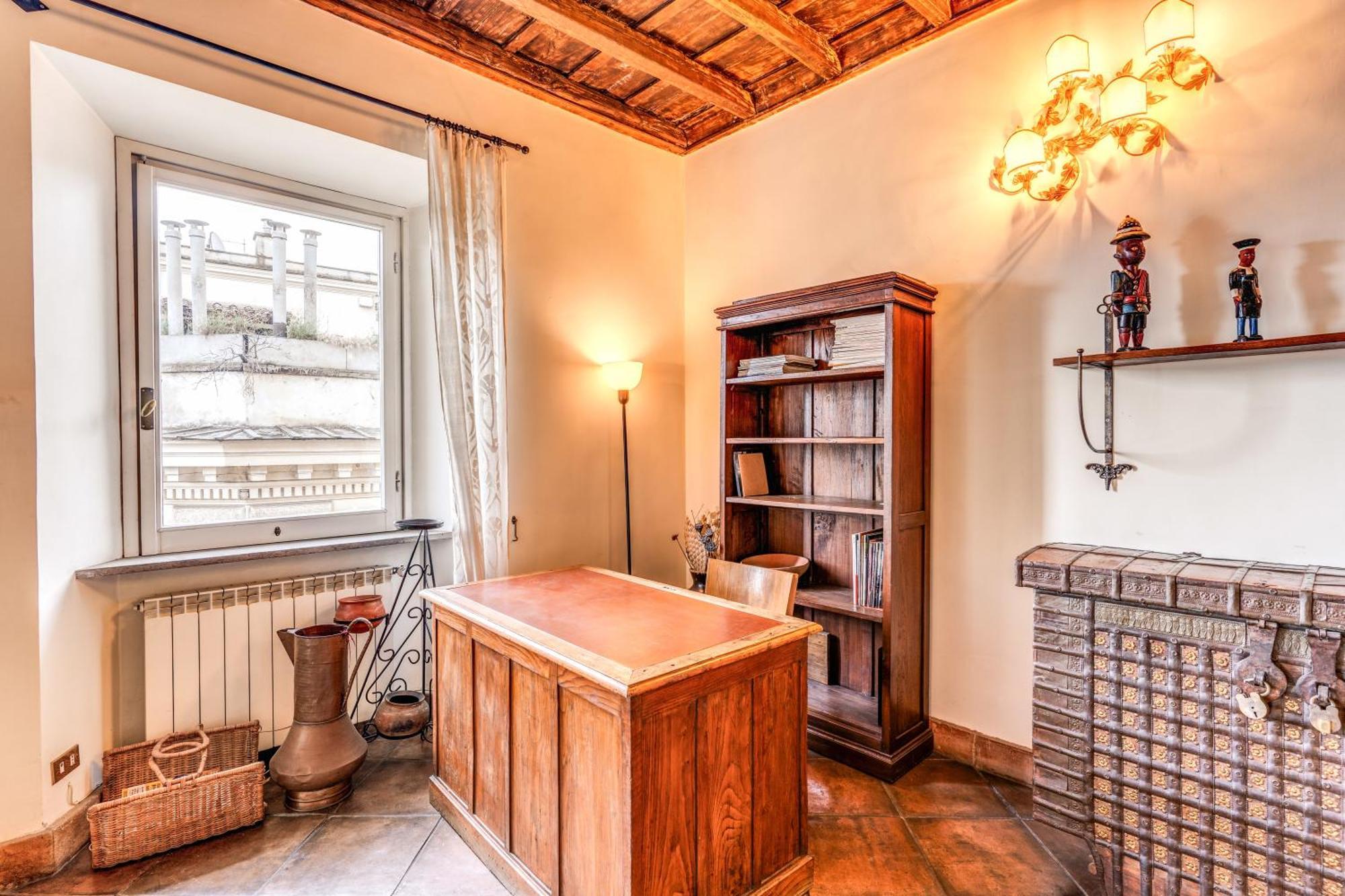 Flat With Lovely Views Near Piazza Navona *