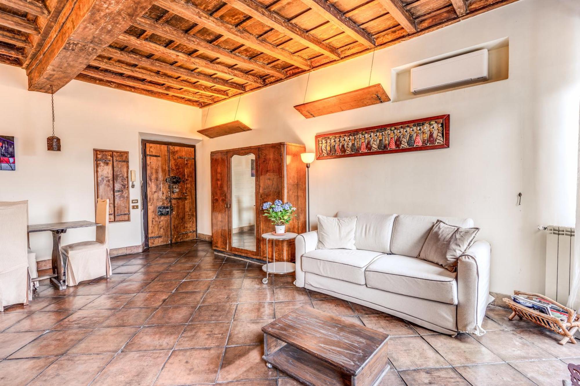 Flat With Lovely Views Near Piazza Navona *