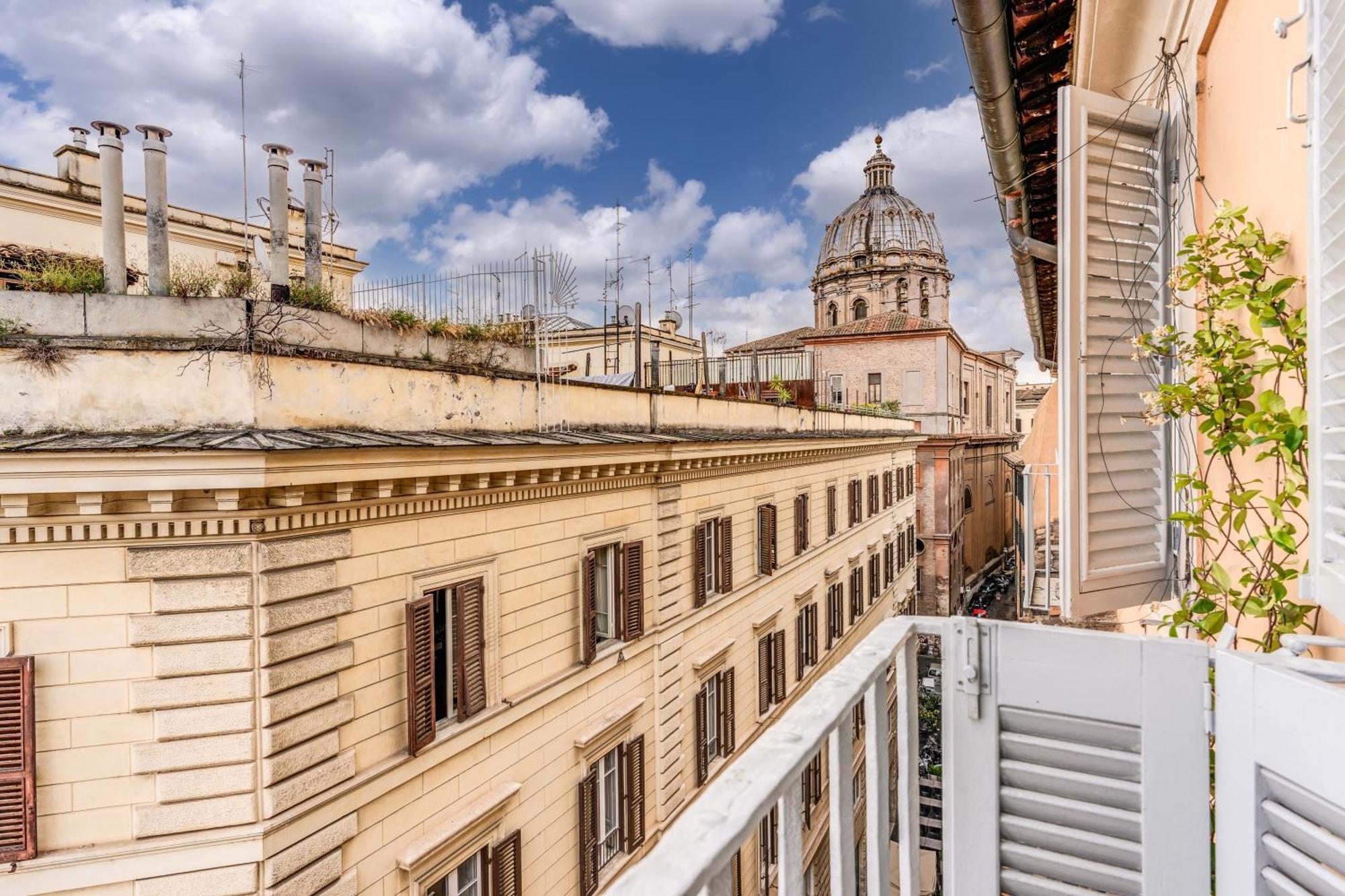 Flat With Lovely Views Near Piazza Navona Rome