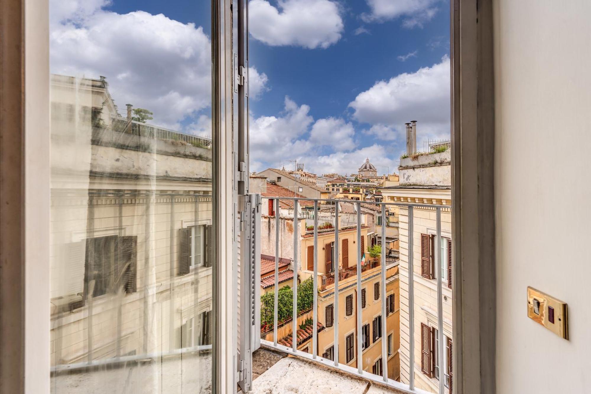 Flat With Lovely Views Near Piazza Navona * Rome