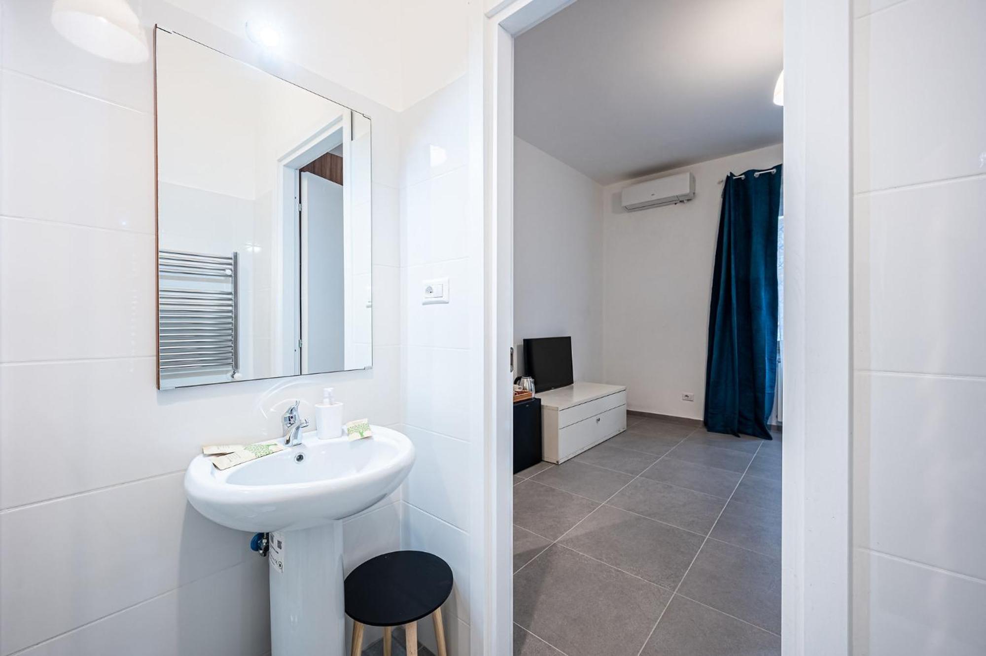 Guest house Marconi Charme & - 2 Min Metro Marconi - 15 Min Colosseo - A-c & Wifi *