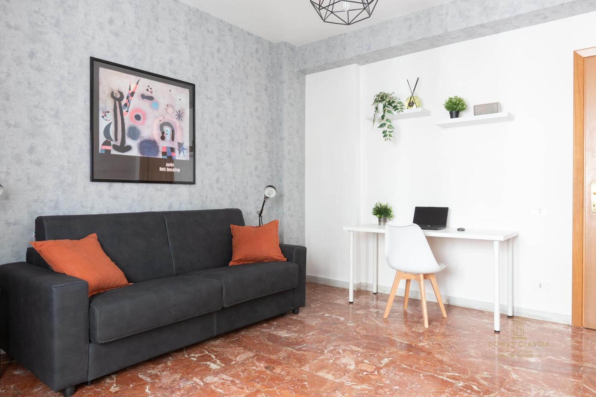 Domvs Clavdia - Metro Station, 8 Min To Center, Roma, 6pax, A-c Appartamento Roma