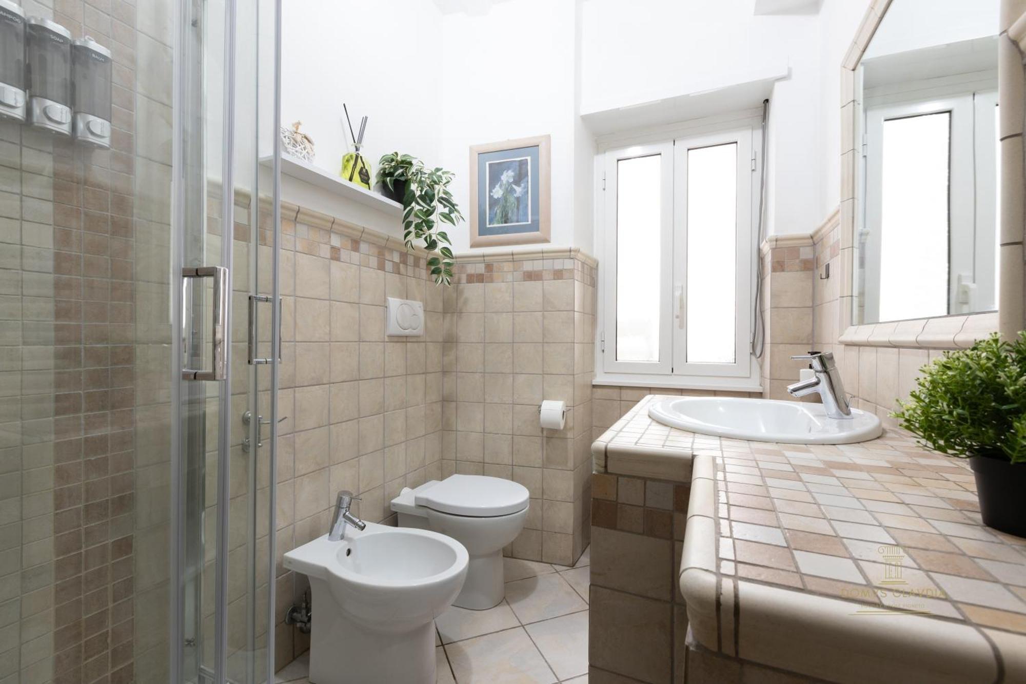 Domvs Clavdia - Metro Station, 8 Min To Center, Roma, 6pax, A-c Roma