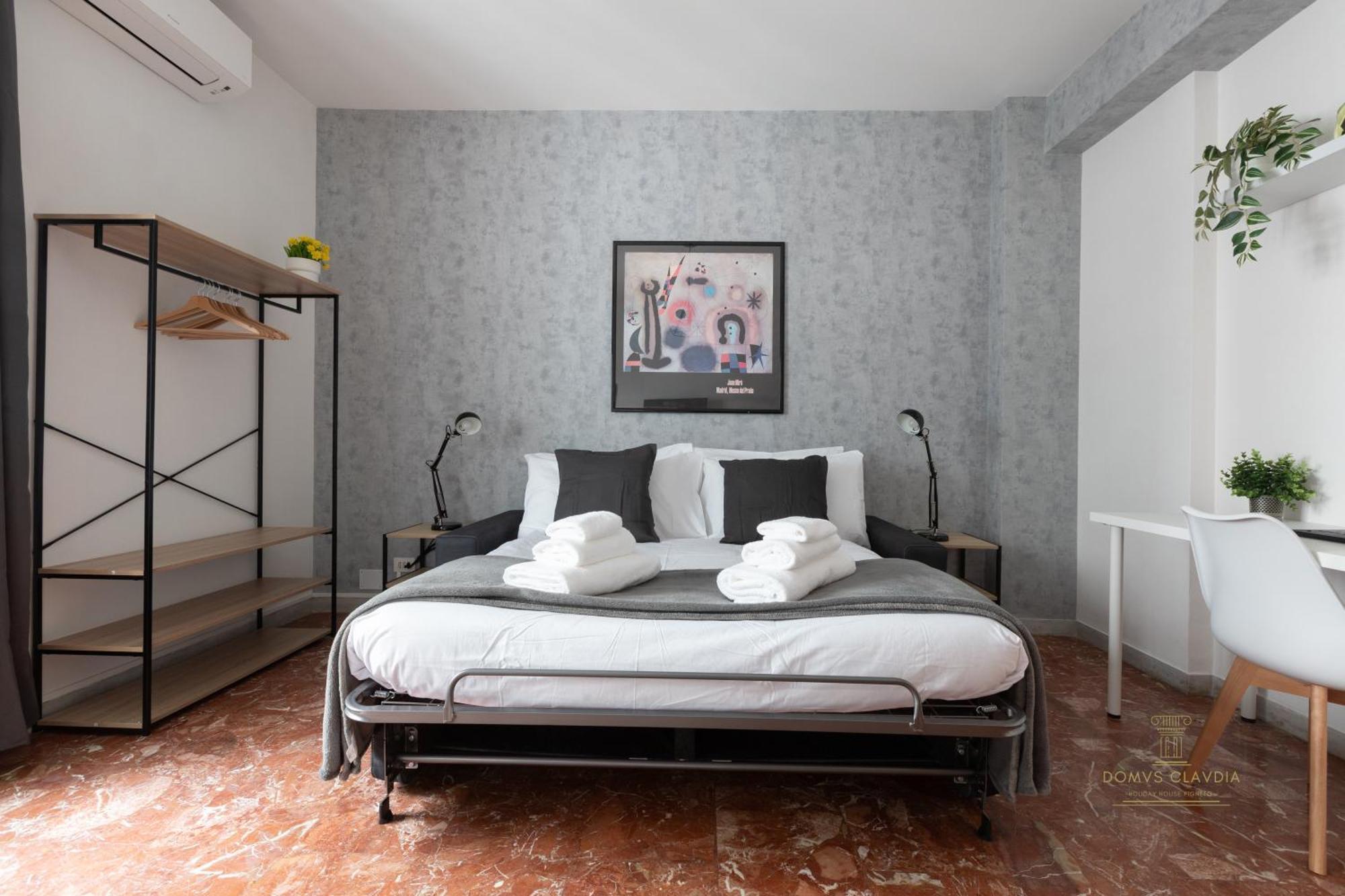 Appartamento Domvs Clavdia - Metro Station, 8 Min To Center, Roma, 6pax, A-c