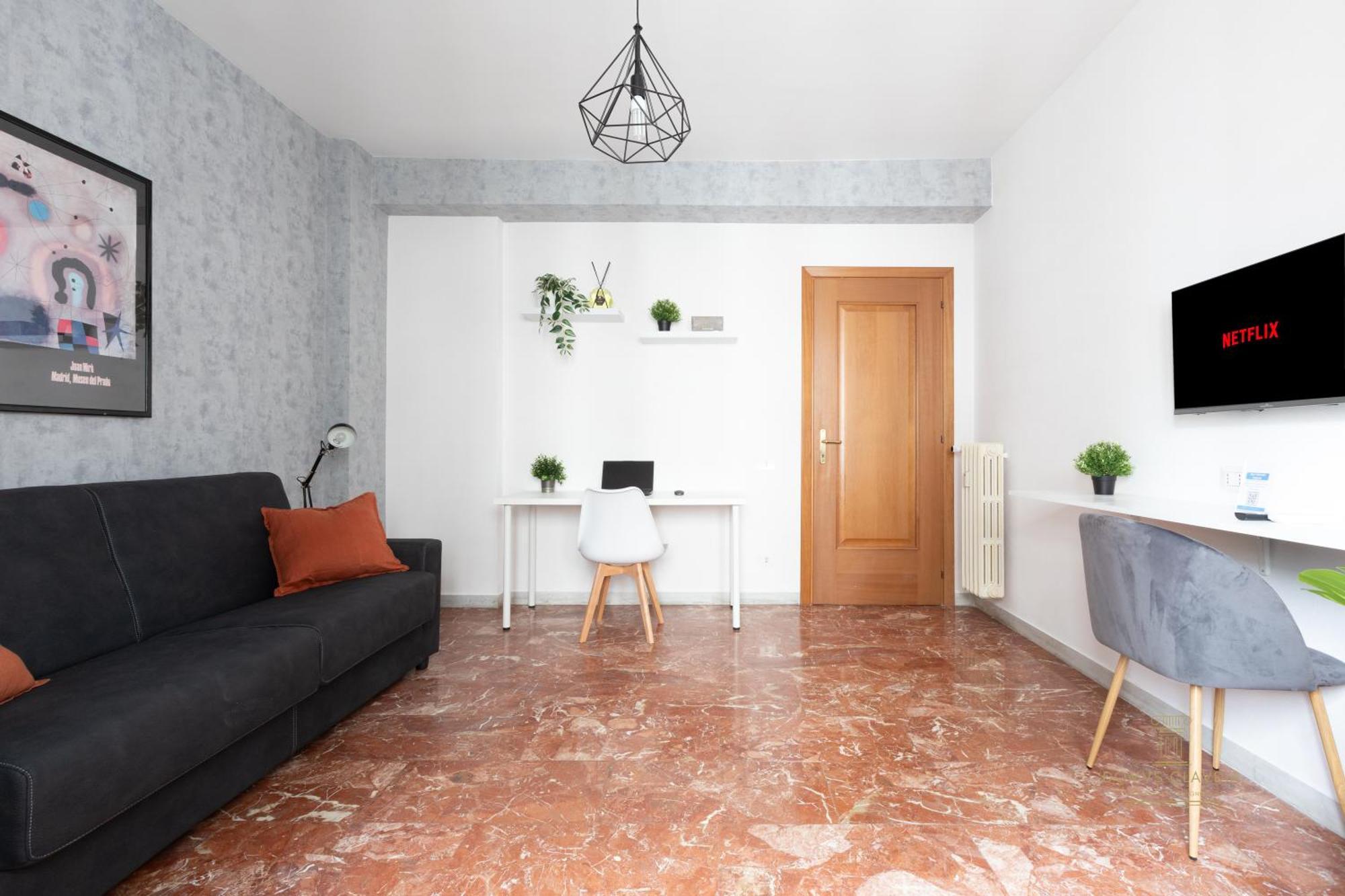 Appartamento Domvs Clavdia - Metro Station, 8 Min To Center, Roma, 6pax, A-c *