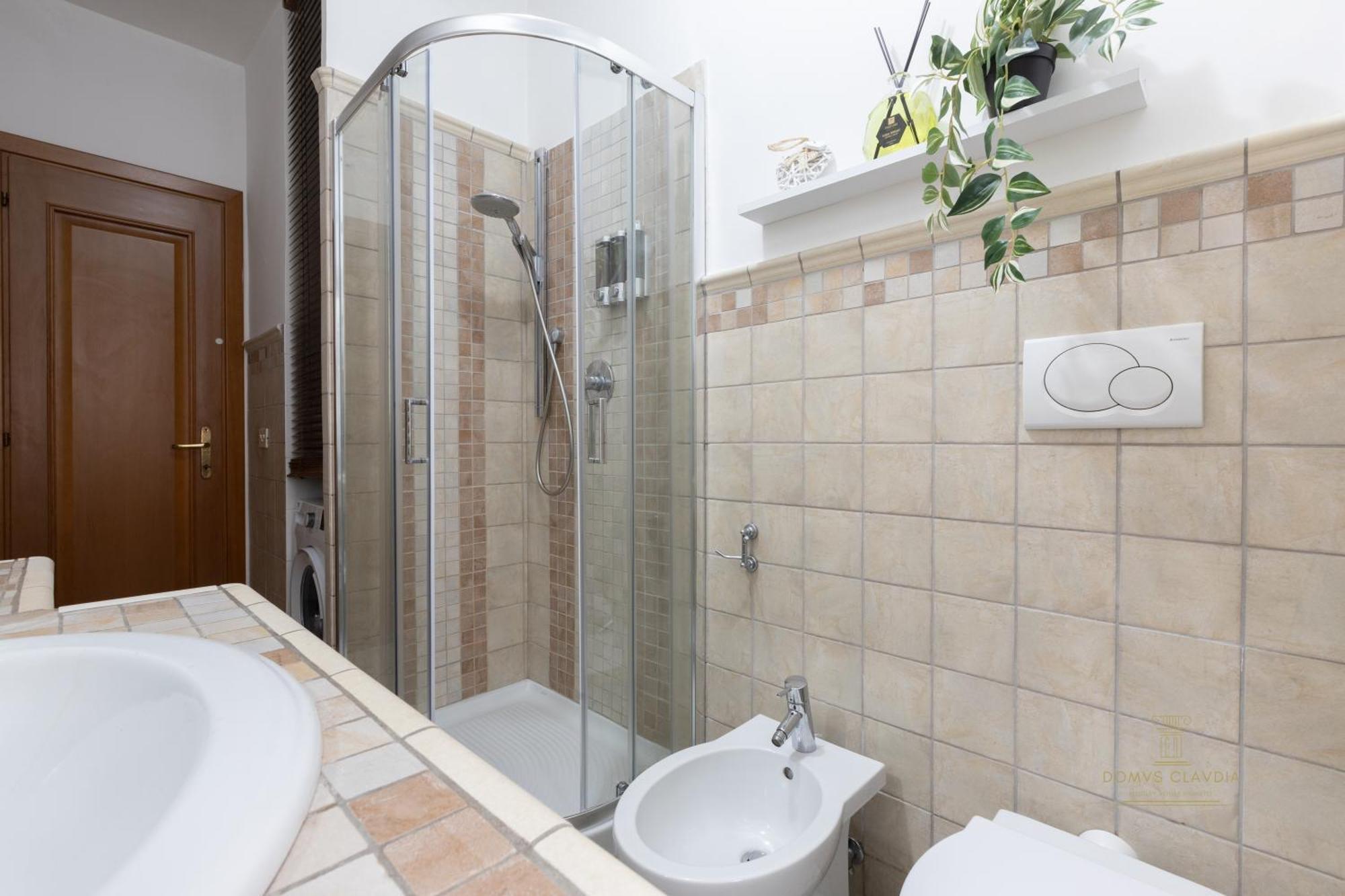 Appartamento Domvs Clavdia - Metro Station, 8 Min To Center, Roma, 6pax, A-c *