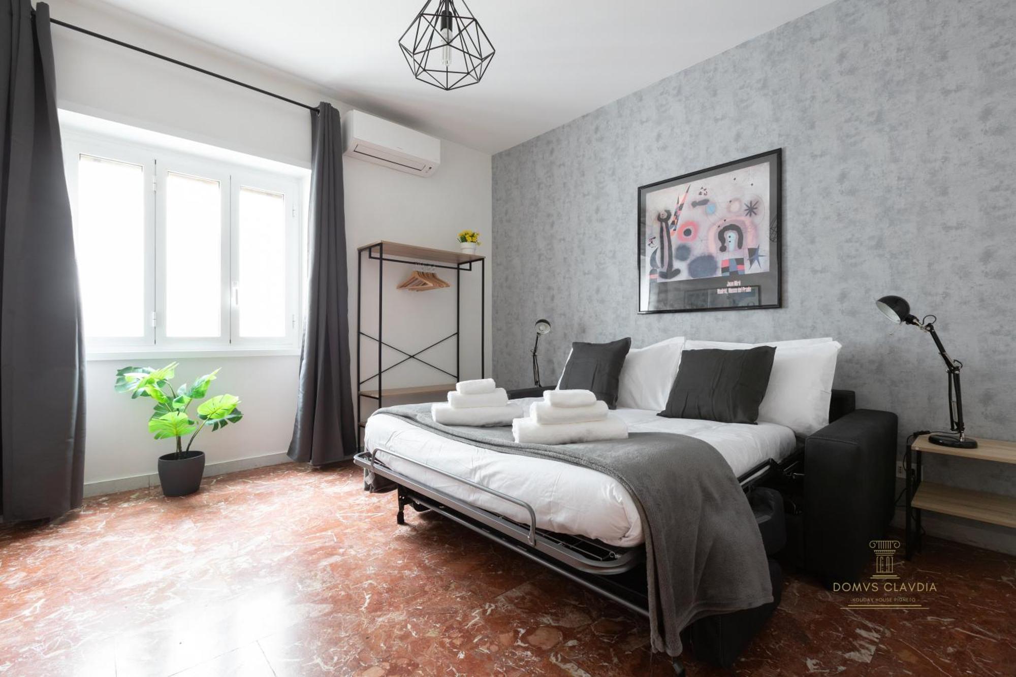 Domvs Clavdia - Metro Station, 8 Min To Center, Roma, 6pax, A-c Appartamento Roma