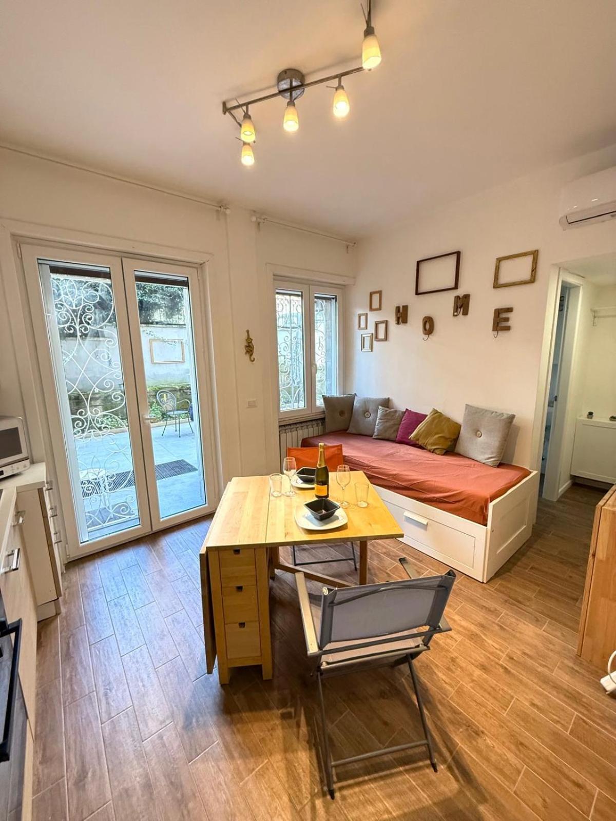 Happy House With Private Garden Appartamento Roma