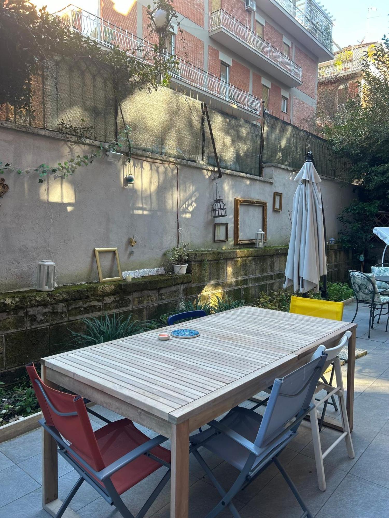 Happy House With Private Garden Appartamento