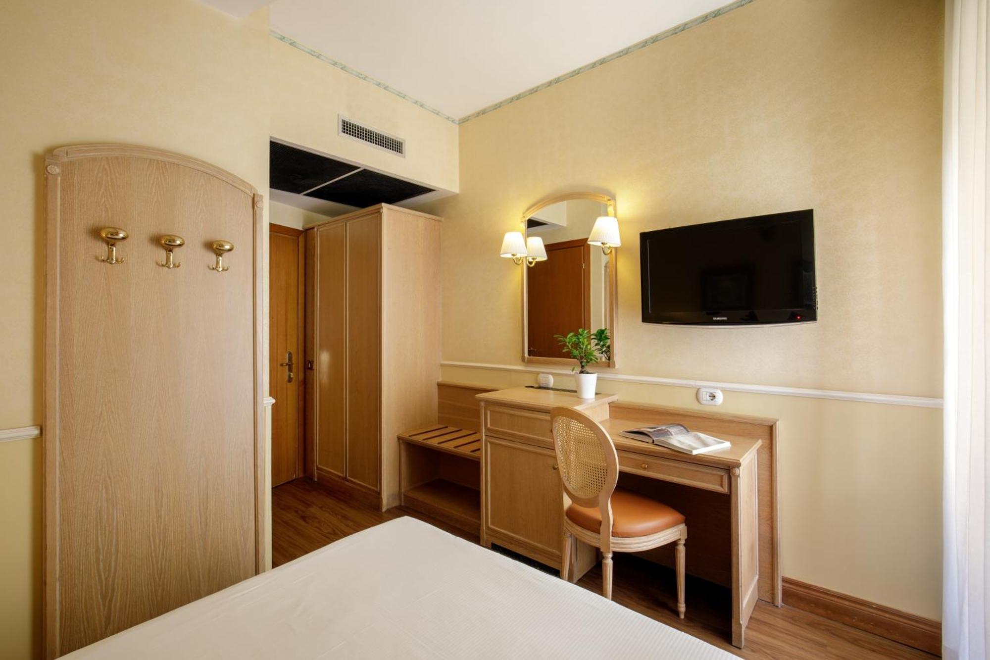 Hotel Santa Costanza By Omnia 4*