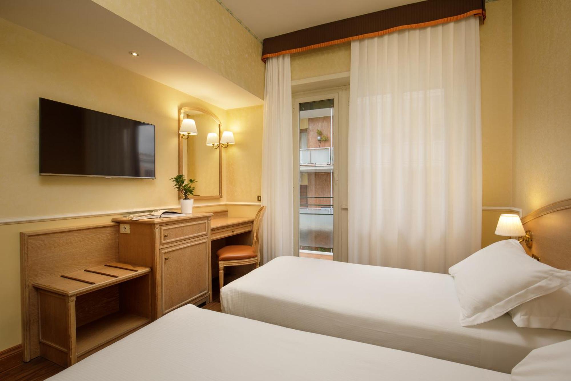 Hotel Santa Costanza By Omnia 4*