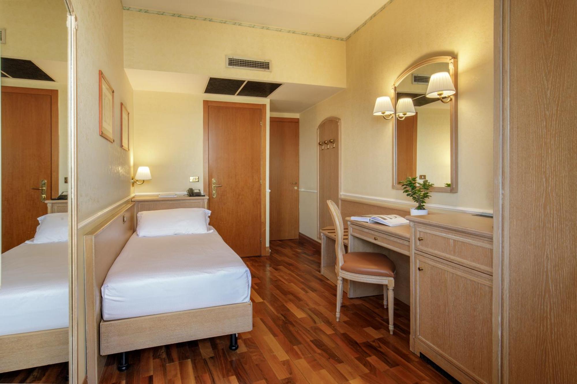 Santa Costanza By Omnia Hotel 4*