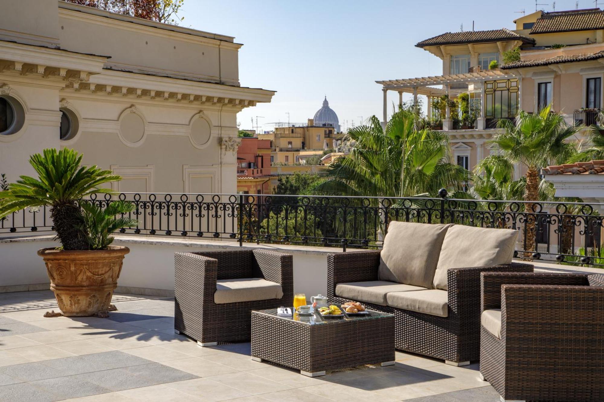 Donna Laura Palace By Omnia 4* Rom