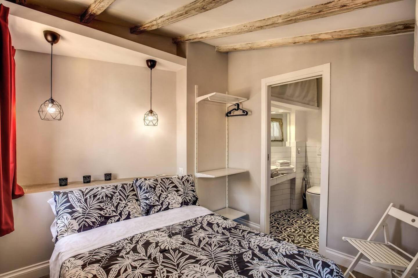 Attic With Terrace By Trevi Fountain *
