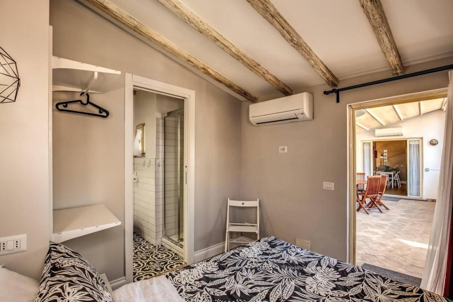 Attic With Terrace By Trevi Fountain Roma