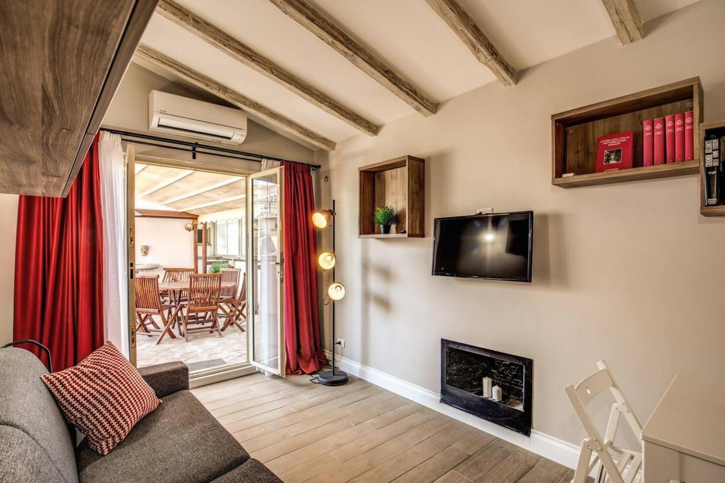 Attic With Terrace By Trevi Fountain * Roma