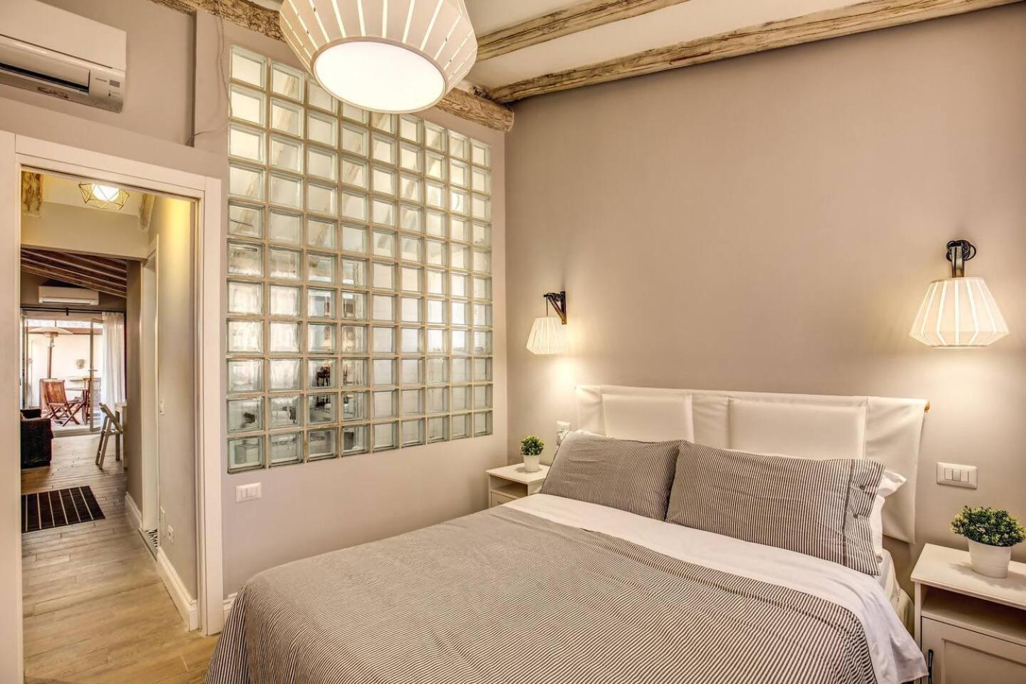 Attic With Terrace By Trevi Fountain Roma