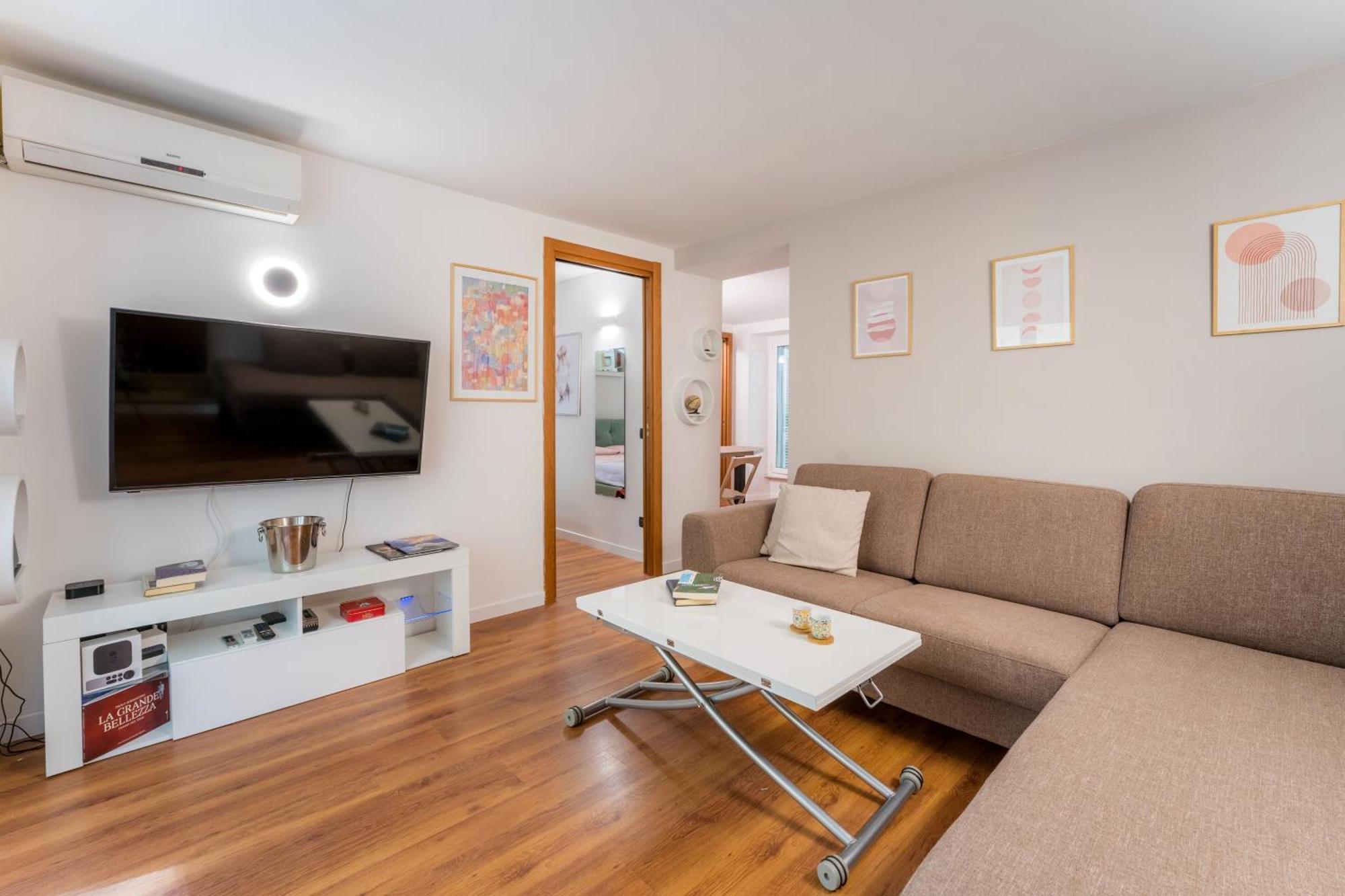 Villafranca Loft, Modern Nearby The Station Apartment Rom
